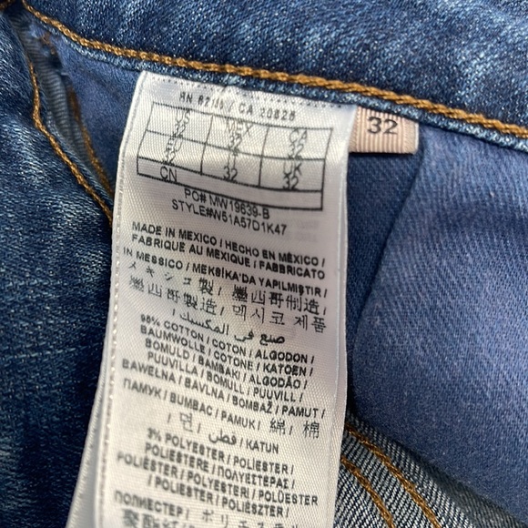 Guess Low Rise Shorts - Picture 3 of 5